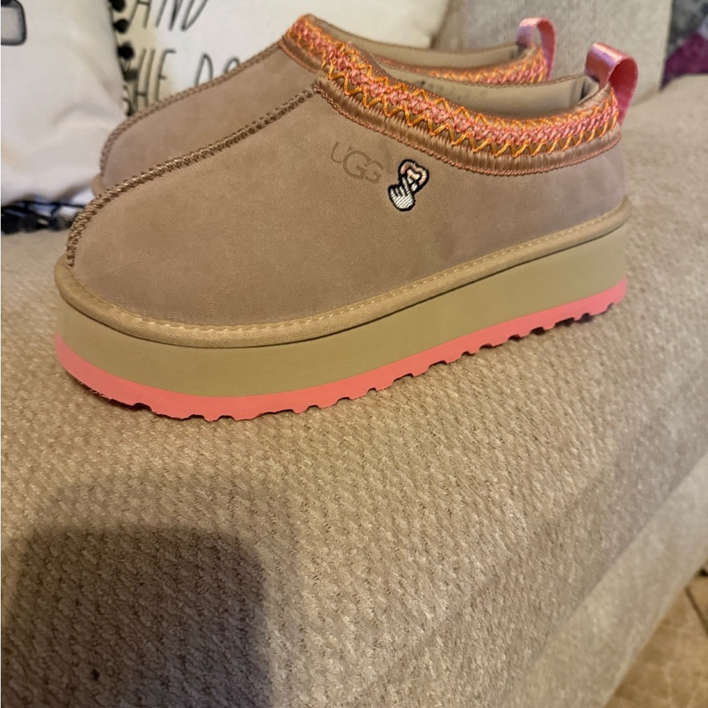 💕UGG Tazz Love 2025 pink and beige platforms💕 - Picture 2 of 5